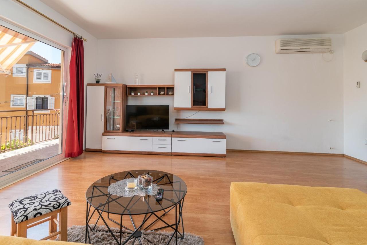 Comfortable Near The Sea