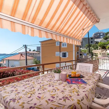 Comfortable Apartment Near The Sea Trogir Exterior photo
