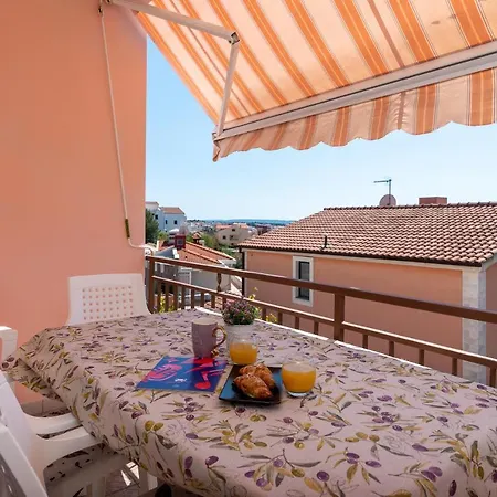 Comfortable Apartment Near The Sea Trogir Exterior photo