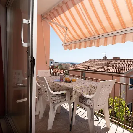 Comfortable Apartment Near The Sea Trogir Exterior photo